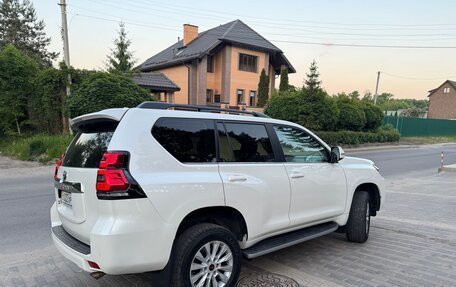 Toyota Land Cruiser Prado 150 рестайлинг 2, 2018 год, 5 900 000 рублей, 12 фотография