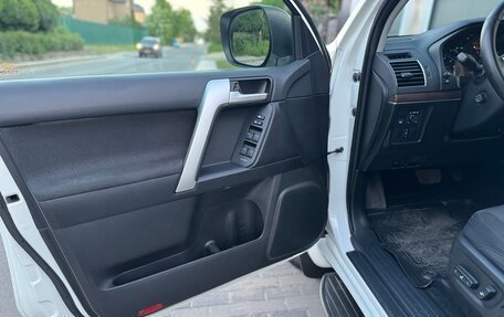 Toyota Land Cruiser Prado 150 рестайлинг 2, 2018 год, 5 900 000 рублей, 19 фотография