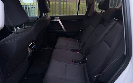 Toyota Land Cruiser Prado 150 рестайлинг 2, 2018 год, 5 900 000 рублей, 21 фотография