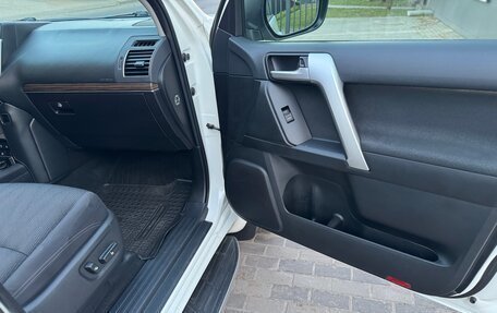 Toyota Land Cruiser Prado 150 рестайлинг 2, 2018 год, 5 900 000 рублей, 24 фотография