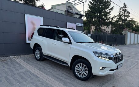 Toyota Land Cruiser Prado 150 рестайлинг 2, 2018 год, 5 900 000 рублей, 31 фотография