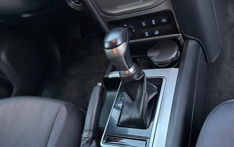 Toyota Land Cruiser Prado 150 рестайлинг 2, 2018 год, 5 900 000 рублей, 26 фотография