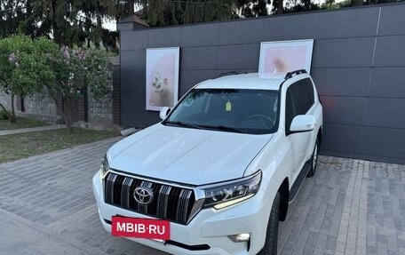 Toyota Land Cruiser Prado 150 рестайлинг 2, 2018 год, 5 900 000 рублей, 36 фотография