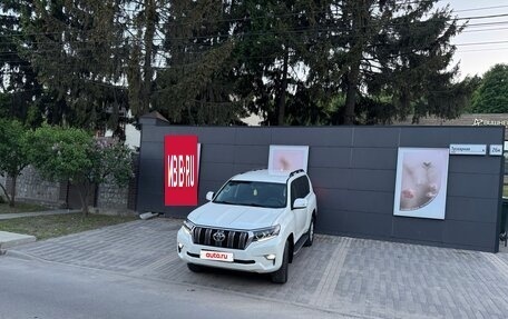 Toyota Land Cruiser Prado 150 рестайлинг 2, 2018 год, 5 900 000 рублей, 34 фотография