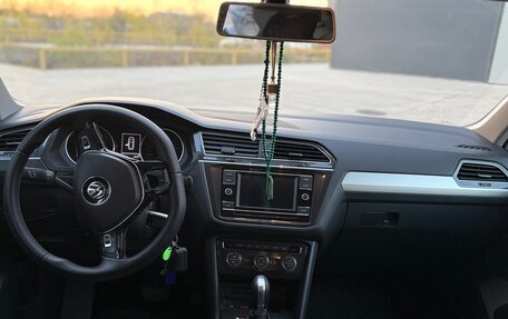 Volkswagen Tiguan II, 2018 год, 2 080 000 рублей, 7 фотография
