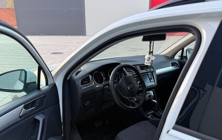 Volkswagen Tiguan II, 2018 год, 2 080 000 рублей, 6 фотография