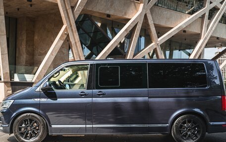 Volkswagen Multivan T6 рестайлинг, 2017 год, 8 250 000 рублей, 4 фотография