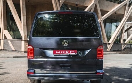 Volkswagen Multivan T6 рестайлинг, 2017 год, 8 250 000 рублей, 6 фотография