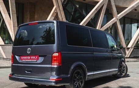 Volkswagen Multivan T6 рестайлинг, 2017 год, 8 250 000 рублей, 7 фотография