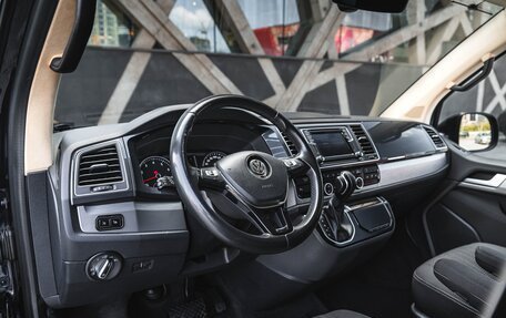 Volkswagen Multivan T6 рестайлинг, 2017 год, 8 250 000 рублей, 12 фотография