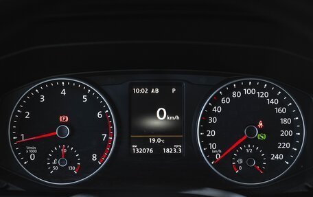 Volkswagen Multivan T6 рестайлинг, 2017 год, 8 250 000 рублей, 16 фотография
