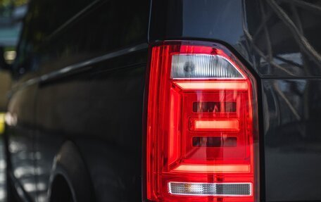 Volkswagen Multivan T6 рестайлинг, 2017 год, 8 250 000 рублей, 21 фотография
