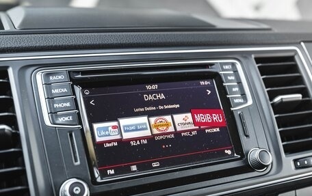 Volkswagen Multivan T6 рестайлинг, 2017 год, 8 250 000 рублей, 24 фотография