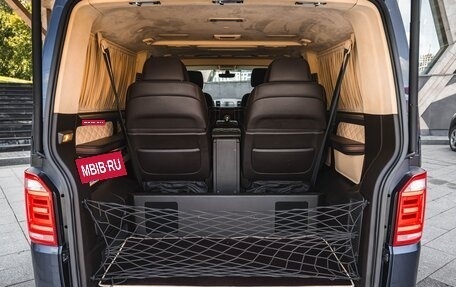 Volkswagen Multivan T6 рестайлинг, 2017 год, 8 250 000 рублей, 32 фотография