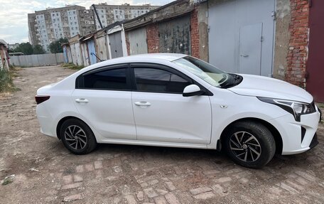 KIA Rio IV, 2021 год, 1 600 000 рублей, 2 фотография