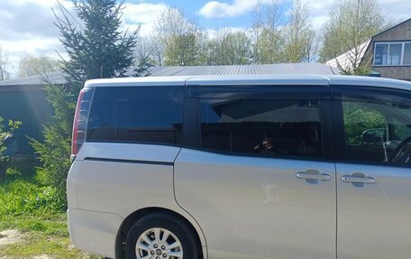 Toyota Noah III, 2018 год, 2 350 000 рублей, 5 фотография