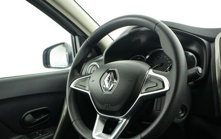 Renault Logan II, 2018 год, 879 000 рублей, 11 фотография