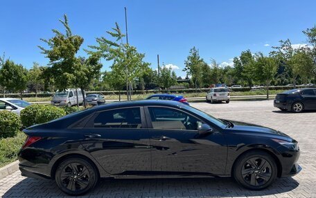 Hyundai Elantra, 2022 год, 1 050 000 рублей, 2 фотография