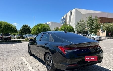 Hyundai Elantra, 2022 год, 1 050 000 рублей, 5 фотография
