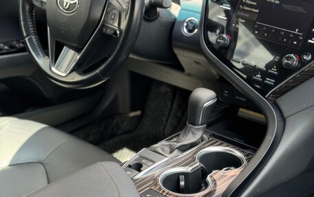 Toyota Camry, 2021 год, 2 850 000 рублей, 10 фотография