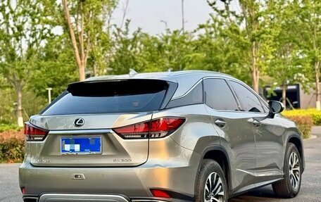 Lexus RX IV рестайлинг, 2021 год, 3 700 000 рублей, 4 фотография