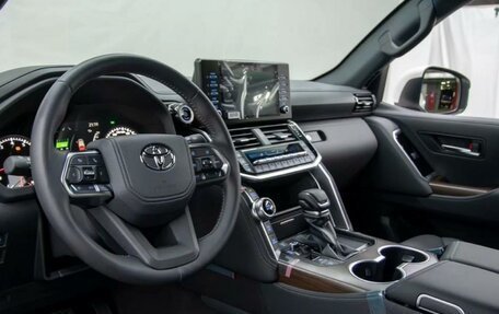 Toyota Land Cruiser, 2024 год, 13 000 000 рублей, 4 фотография
