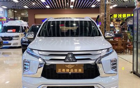 Mitsubishi Pajero Sport III рестайлинг, 2022 год, 2 700 000 рублей, 2 фотография