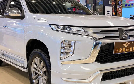 Mitsubishi Pajero Sport III рестайлинг, 2022 год, 2 700 000 рублей, 4 фотография