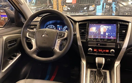Mitsubishi Pajero Sport III рестайлинг, 2022 год, 2 700 000 рублей, 11 фотография