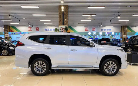 Mitsubishi Pajero Sport III рестайлинг, 2022 год, 2 700 000 рублей, 5 фотография