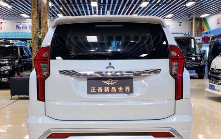Mitsubishi Pajero Sport III рестайлинг, 2022 год, 2 700 000 рублей, 7 фотография
