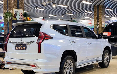 Mitsubishi Pajero Sport III рестайлинг, 2022 год, 2 700 000 рублей, 6 фотография