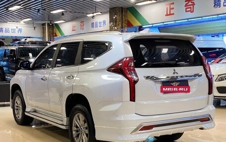 Mitsubishi Pajero Sport III рестайлинг, 2022 год, 2 700 000 рублей, 8 фотография