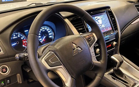 Mitsubishi Pajero Sport III рестайлинг, 2022 год, 2 700 000 рублей, 13 фотография
