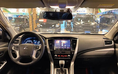 Mitsubishi Pajero Sport III рестайлинг, 2022 год, 2 700 000 рублей, 14 фотография
