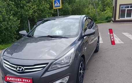 Hyundai Solaris II рестайлинг, 2015 год, 700 000 рублей, 3 фотография