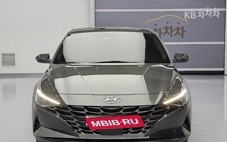 Hyundai Elantra, 2022 год, 1 400 000 рублей, 2 фотография