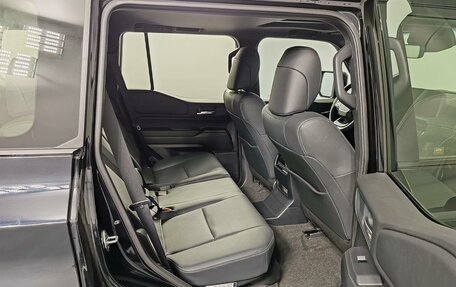 Toyota Land Cruiser Prado, 2024 год, 12 290 000 рублей, 19 фотография