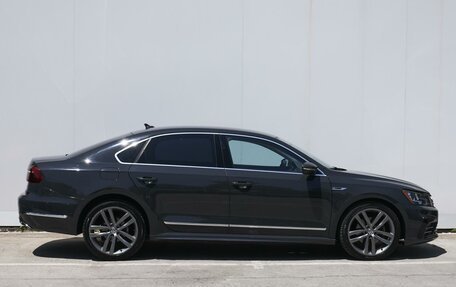 Volkswagen Passat B8 рестайлинг, 2017 год, 1 799 000 рублей, 5 фотография