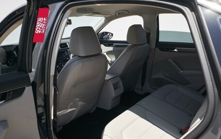Volkswagen Passat B8 рестайлинг, 2017 год, 1 799 000 рублей, 13 фотография