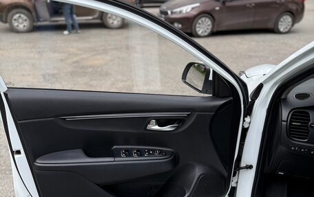 KIA Rio IV, 2018 год, 1 400 000 рублей, 10 фотография
