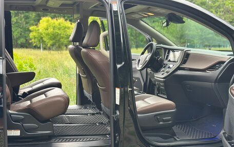 Toyota Sienna III, 2020 год, 4 295 000 рублей, 10 фотография