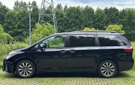 Toyota Sienna III, 2020 год, 4 295 000 рублей, 3 фотография