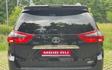 Toyota Sienna III, 2020 год, 4 295 000 рублей, 8 фотография