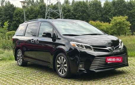 Toyota Sienna III, 2020 год, 4 295 000 рублей, 6 фотография