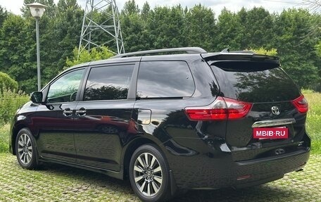 Toyota Sienna III, 2020 год, 4 295 000 рублей, 2 фотография