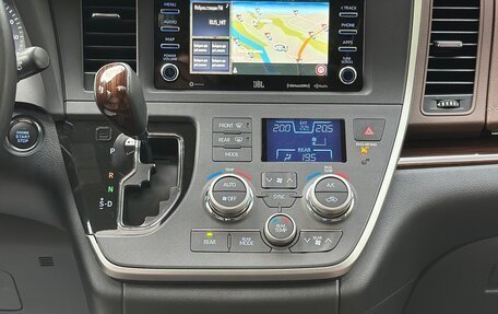 Toyota Sienna III, 2020 год, 4 295 000 рублей, 15 фотография