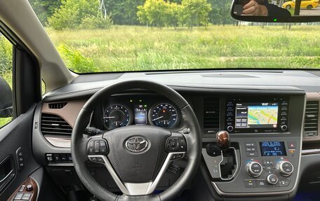 Toyota Sienna III, 2020 год, 4 295 000 рублей, 18 фотография