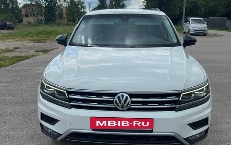 Volkswagen Tiguan II, 2018 год, 2 550 000 рублей, 2 фотография