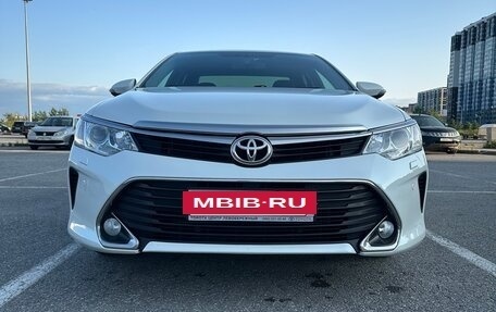 Toyota Camry, 2017 год, 2 100 000 рублей, 2 фотография